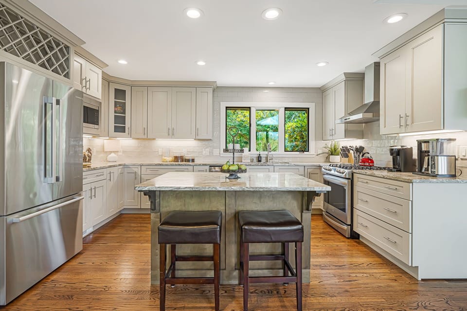 Chef's Spacious Gourmet Kitchen