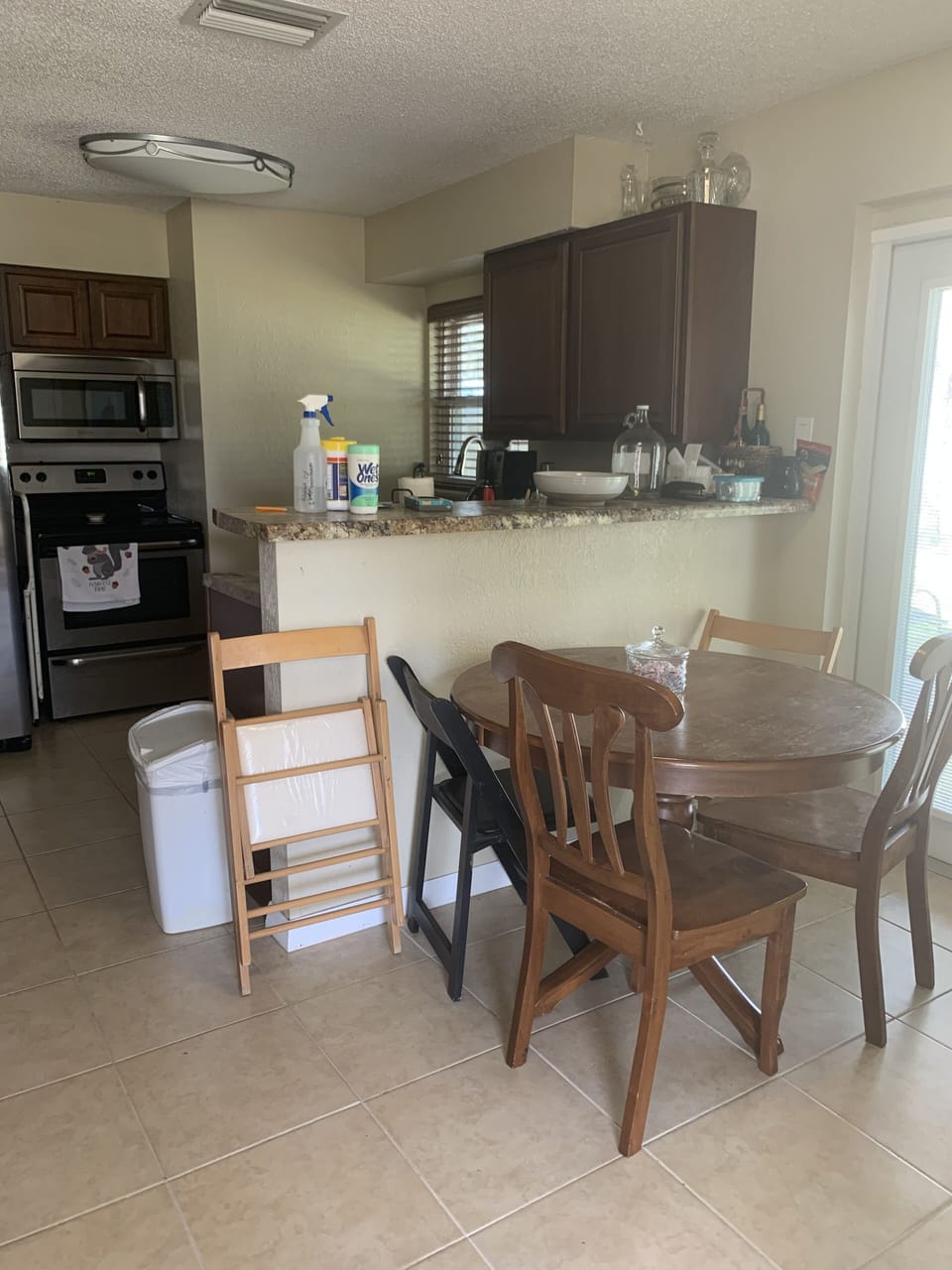 Dining area into the kitchen