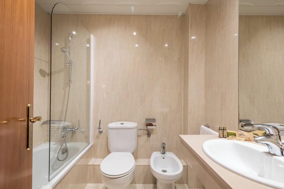 Double Room, Balcony | Free WiFi, bed sheets