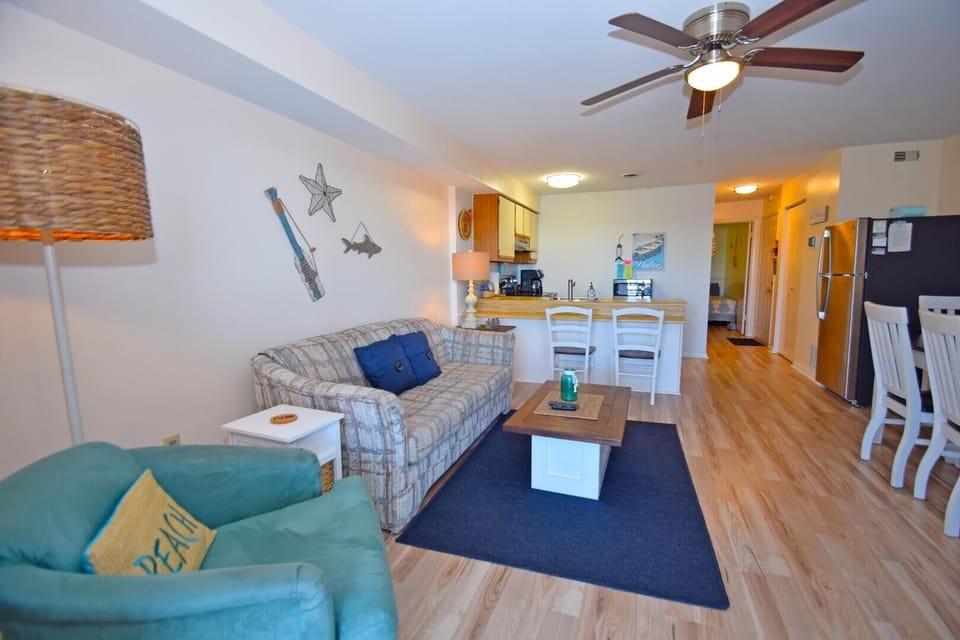 Condo, 1 Bedroom | Living area