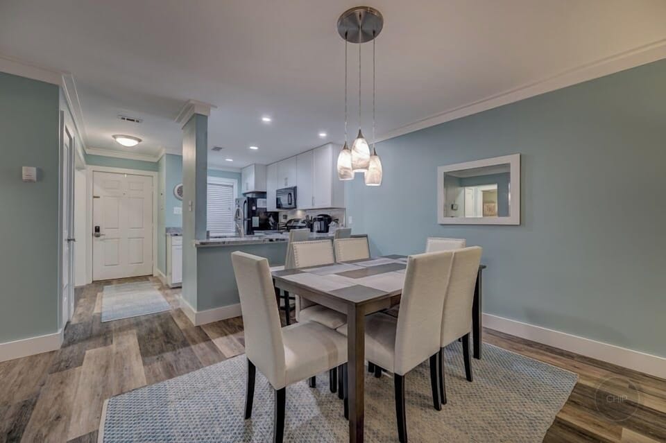 Table for six (6) with two (2) additional chairs at the kitchen island