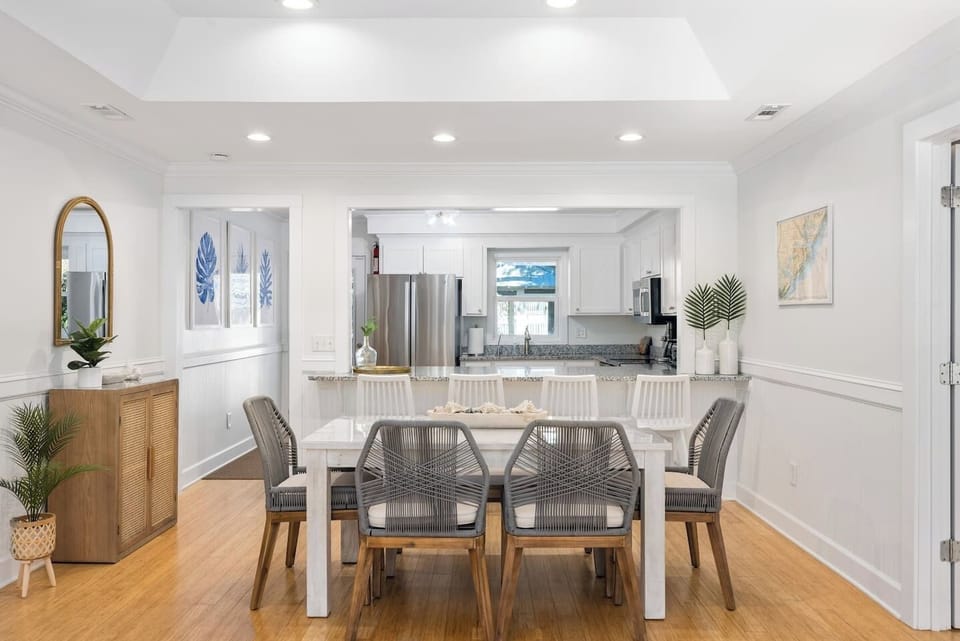 Dining for 6 at the table as well as 4 bar stools at the kitchen peninsula 