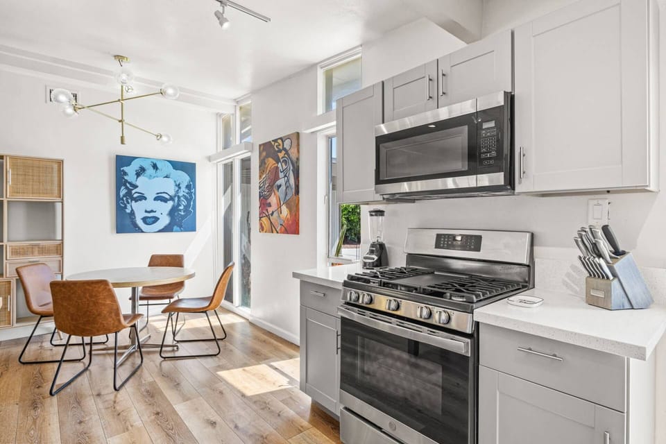 Kitchen and Breakfast Table for Four