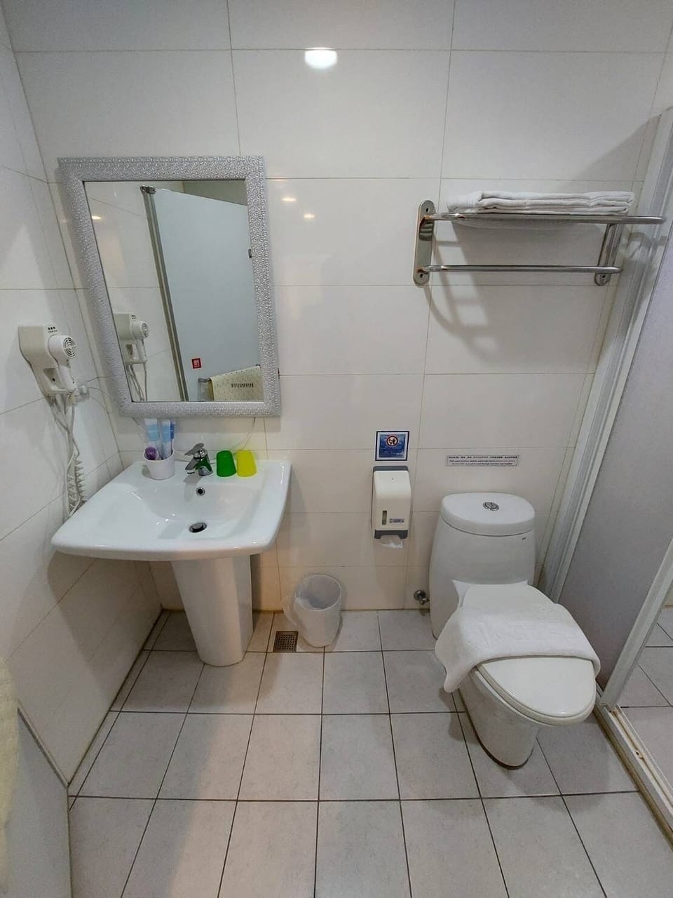 Basic Quadruple Room | Bathroom | Hair dryer, slippers, towels