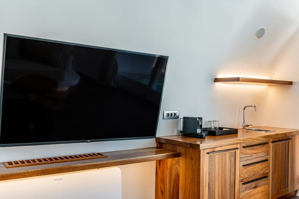 Cave Suite with Jacuzzi | Living area | 45-inch Smart TV with digital channels, TV