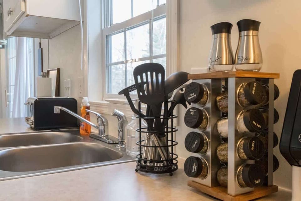 Fully Stocked Kitchen with all the basics.