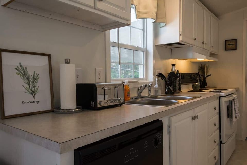Prepare and cook your favorite food in this Kitchen, Fully stocked with all the basics that you need.