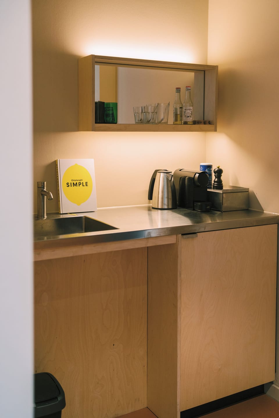 Deluxe Room | Bathroom | Shower, hair dryer, towels, soap