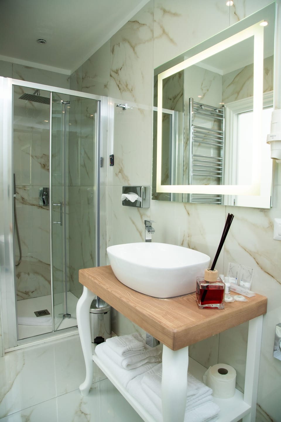 Classic Double Room | Bathroom | Hair dryer, bidet, towels