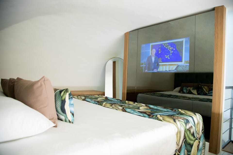 Deluxe Room | Minibar, in-room safe, soundproofing, free WiFi
