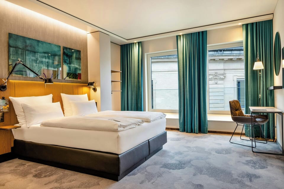 Egyptian cotton sheets, premium bedding, in-room safe, desk