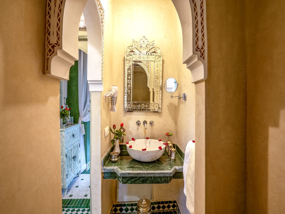 Standard Double Room, Ensuite | Bathroom | Shower, rainfall showerhead, designer toiletries, hair dryer