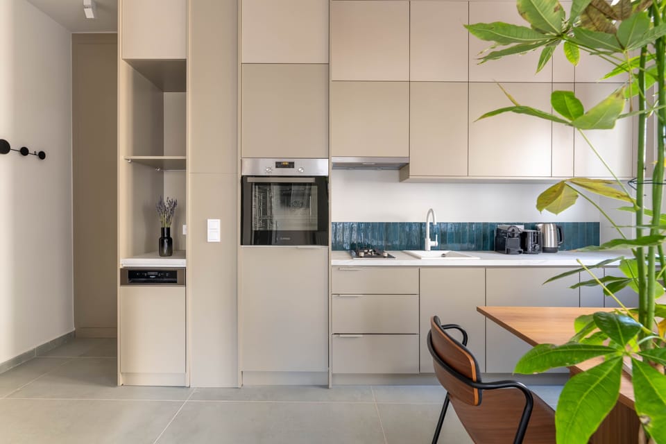 Standard Apartment | Private kitchen | Fridge, oven, stovetop, dishwasher