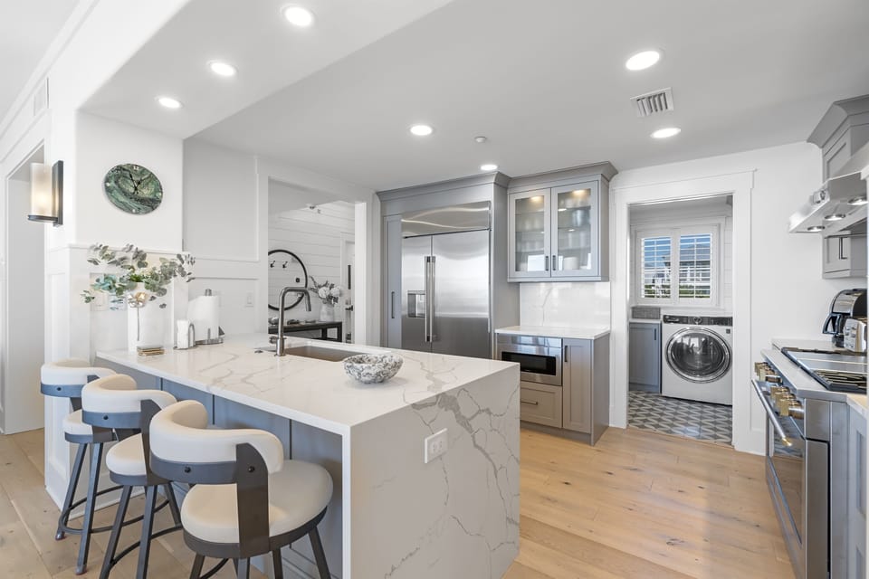 Kitchen with Seating for 3 at the Counter
