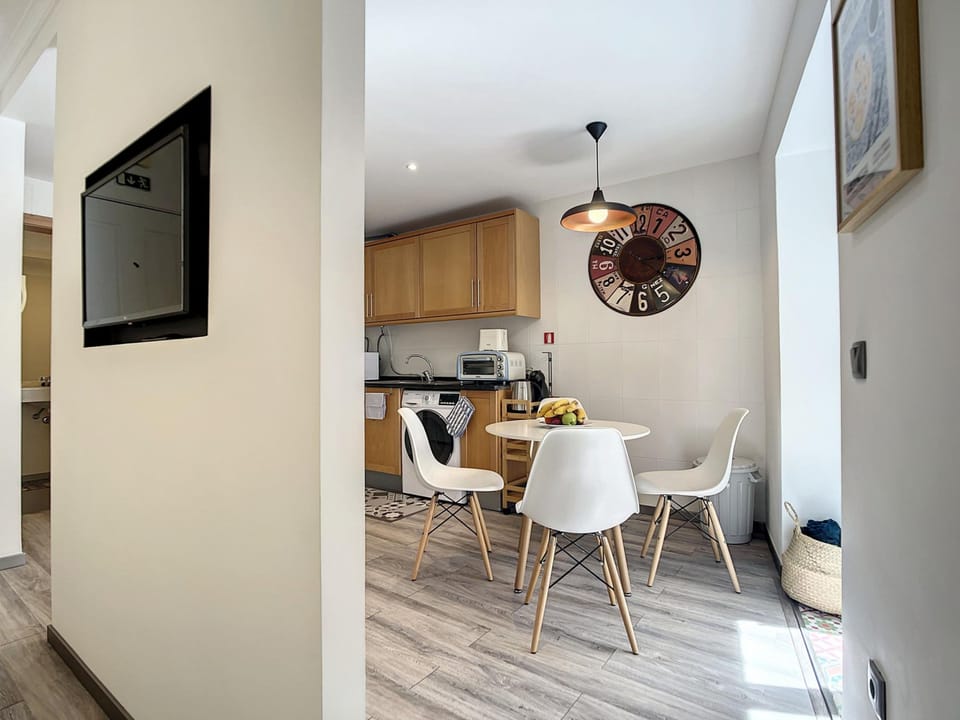 House | 1 bedroom, desk