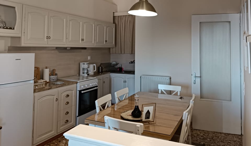 Cosy and spacious dining room designed for a warm home-feeling.