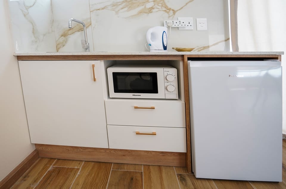 Comfort Triple Room | In-room safe, desk, blackout drapes, iron/ironing board