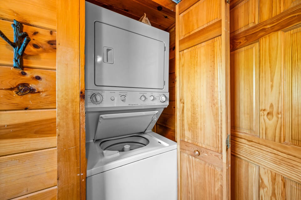 Stackable washing machine and dryer