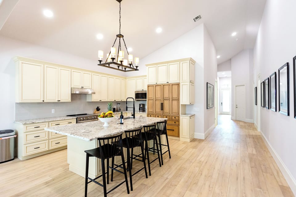 Comfort House, 4 Bedrooms, Kitchen, Pool View | Private kitchen | Highchair