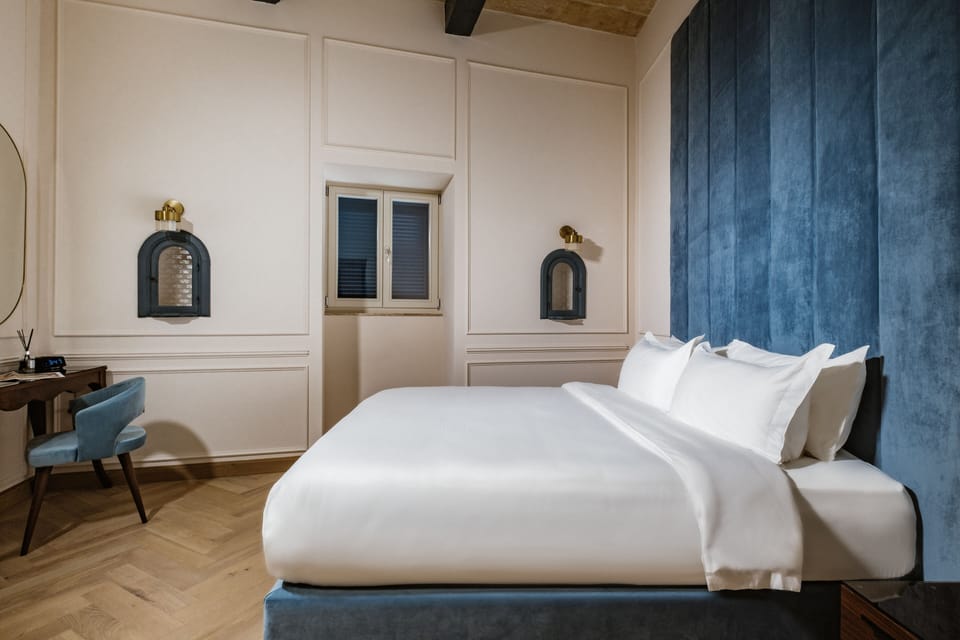 Deluxe Suite | Egyptian cotton sheets, premium bedding, minibar, in-room safe