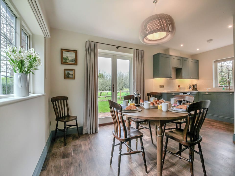 Kitchen/diner | Keeds Cottage - Keeds Cottage and Keeds Barn, Pulborough