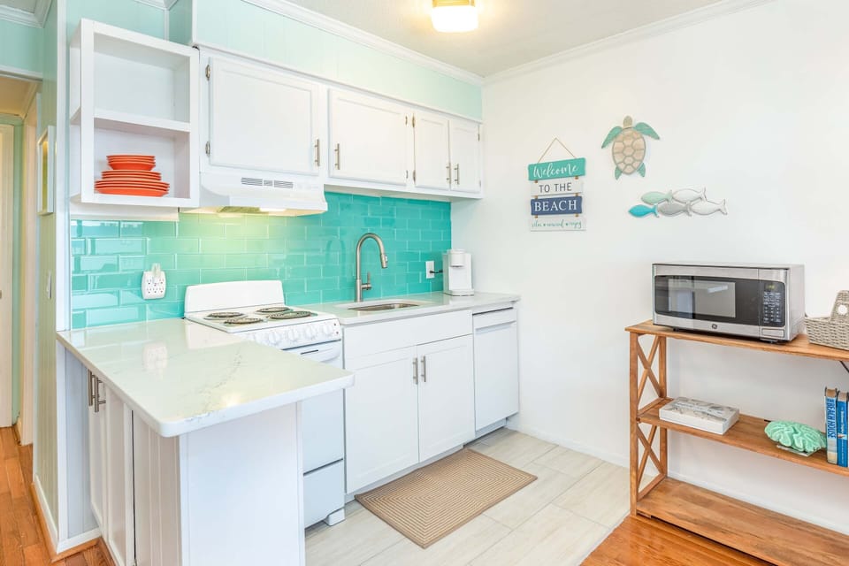 Fully equipped kitchen including dishwasher