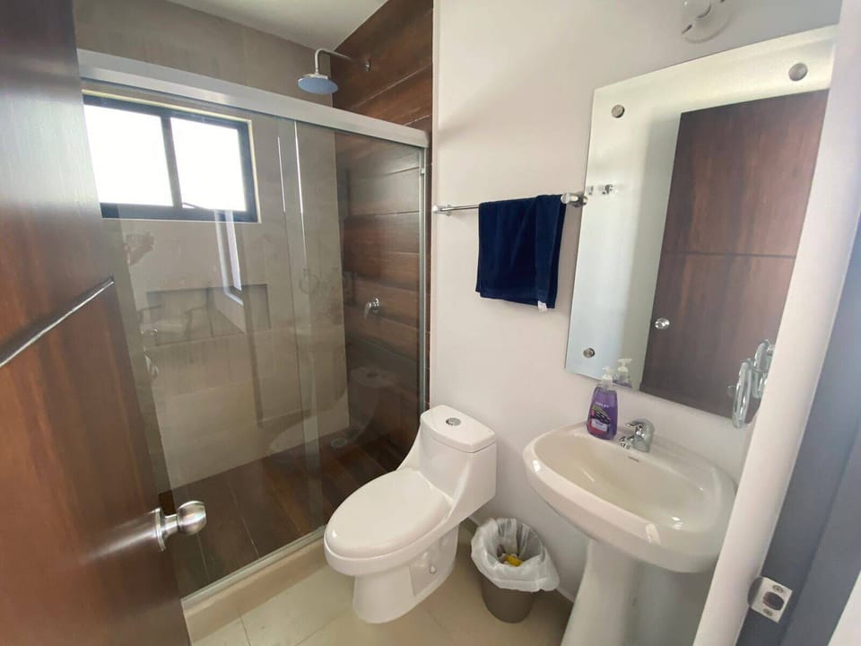 Classic Condo | Bathroom | Shower, rainfall showerhead, towels