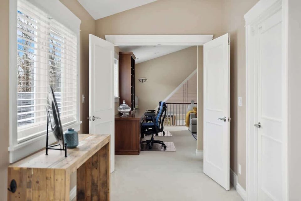 Our dedicated workspace allows you to stay on top of work and studies.