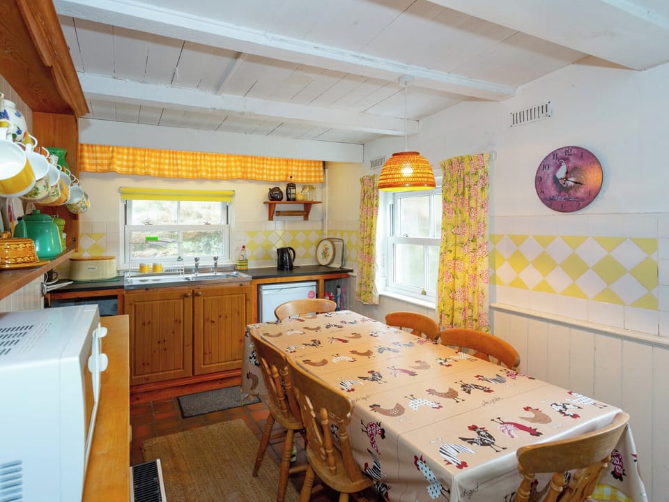 Kitchen/diner | Yellow - Coastal Path Cottages, Trefor