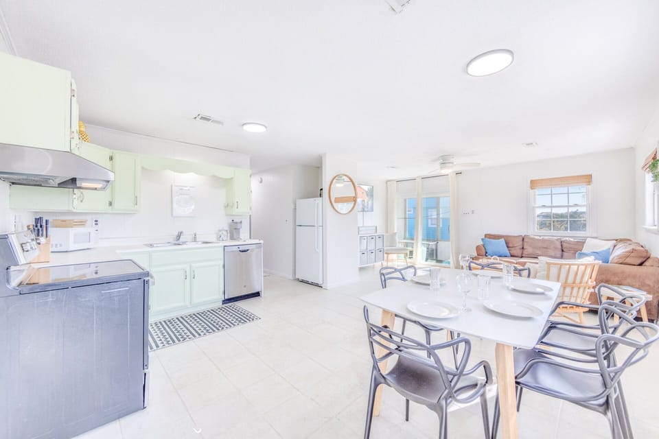 08-Surf-Or-Sound-Realty-1106-Just-Blink-RAW-43HDR-Edit