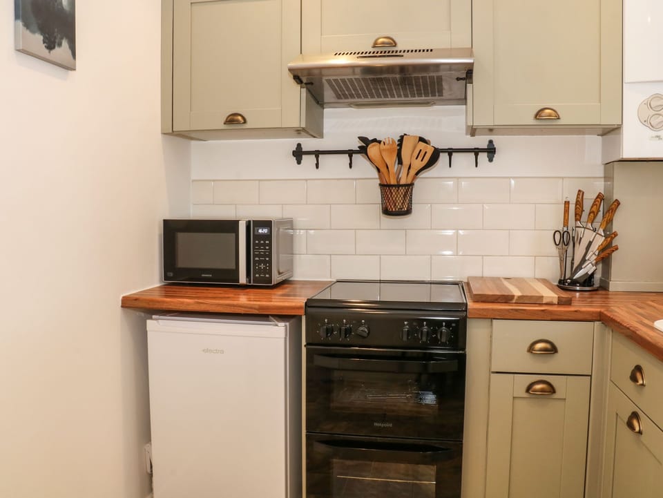 Fridge, electric kettle, toaster, cookware/dishes/utensils