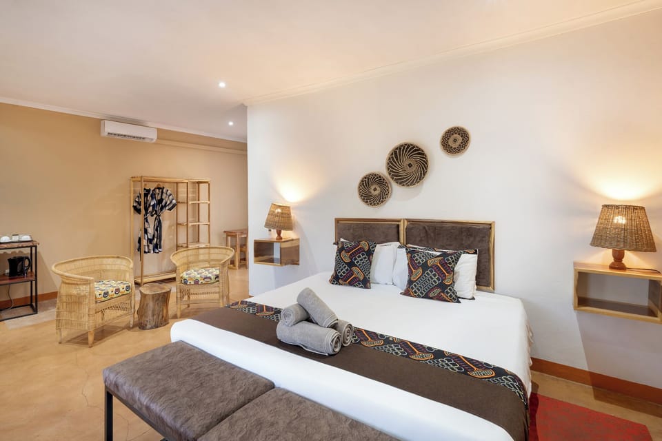 Deluxe Double or Twin Room, 1 Bedroom | In-room safe, desk, laptop workspace, bed sheets