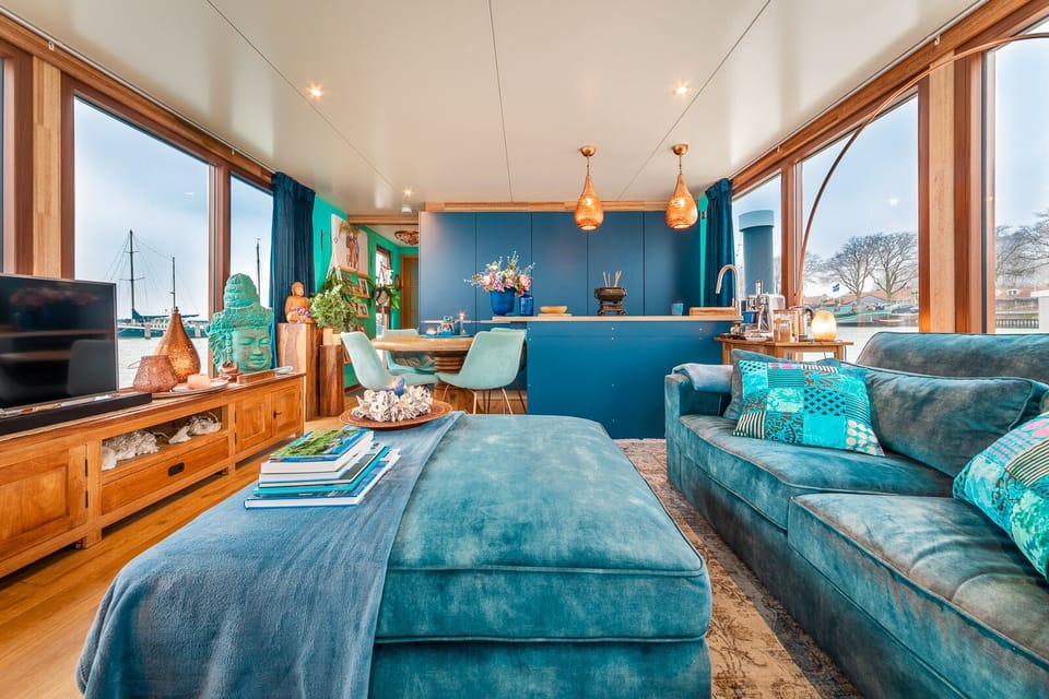 Cabin | Living area