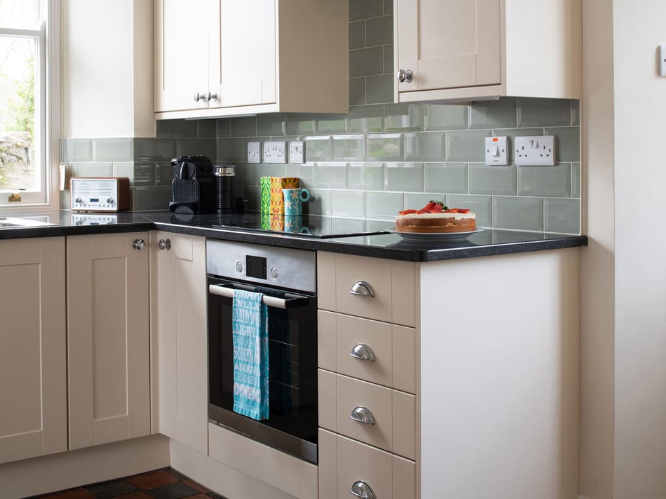 Cottage | Private kitchen | Fridge, dishwasher, electric kettle, toaster