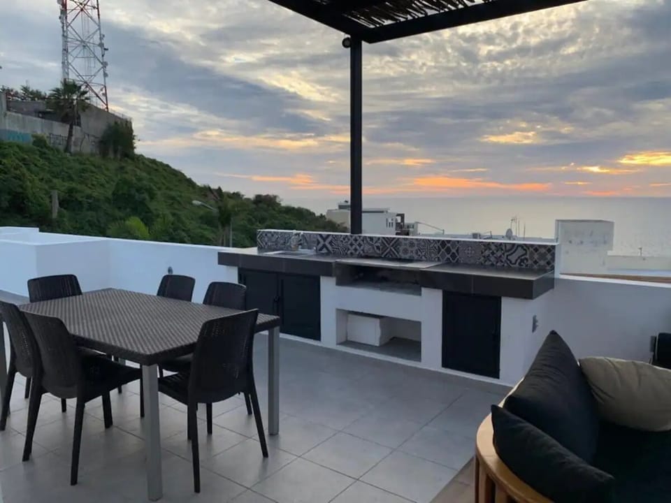 Classic Condo | Terrace/patio