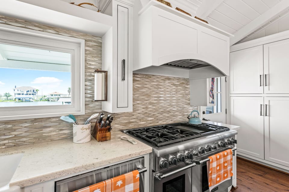 And imagine yourself cooking in this huge kitchen 🔥 