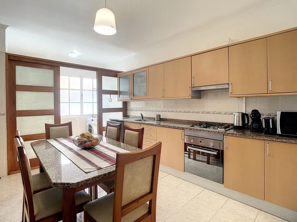 House | 2 bedrooms, desk