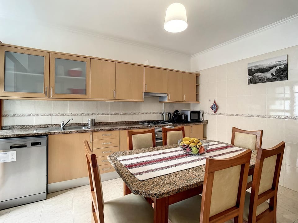 House | 2 bedrooms, desk