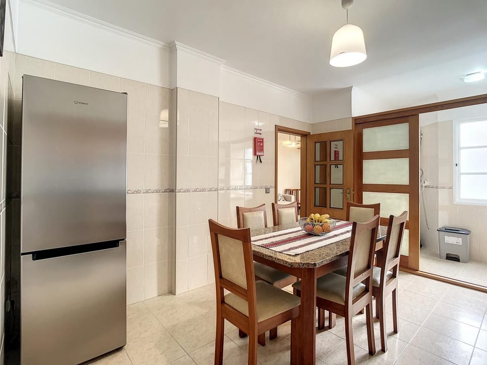 House | 2 bedrooms, desk