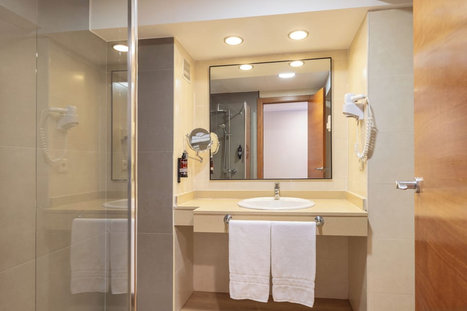 In-room safe, desk, free WiFi, bed sheets