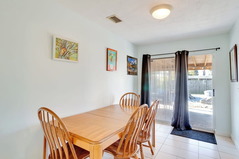 Dining Area | Dishware & Flatware