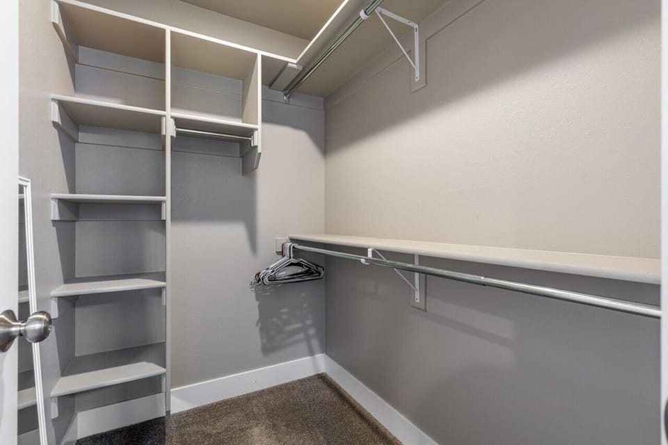 Upper level - Master walk in closet