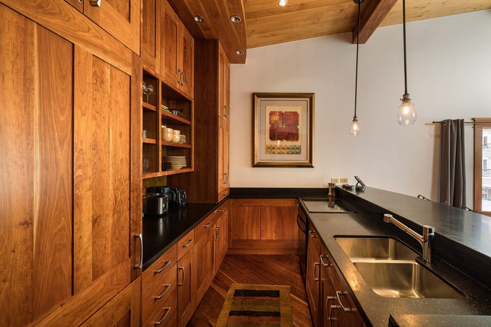 Fully stocked kitchen with all you need for a home cooked meal!