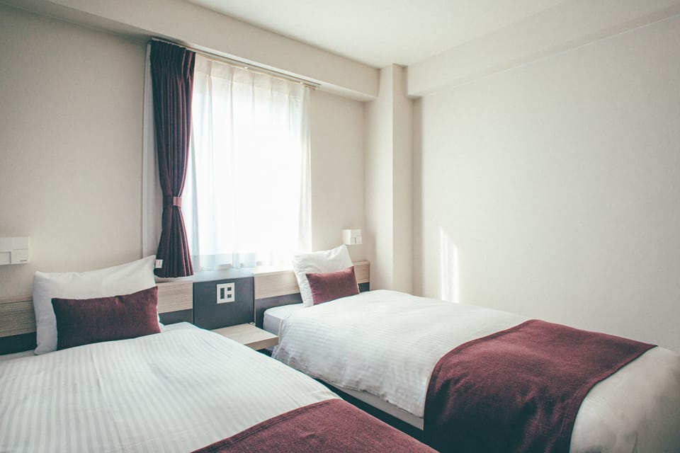 Basic Twin Room | Desk, free WiFi, bed sheets