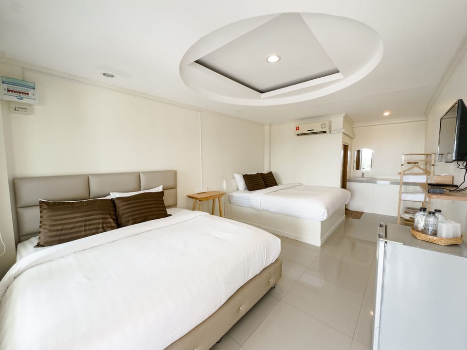 Family Room | 1 bedroom, WiFi (free), bed sheets