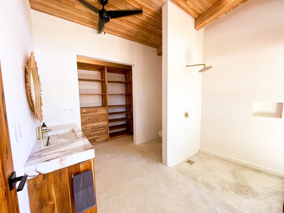 3rd bedroom ensuite bathroom, upstairs Main house