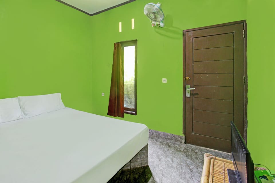 Double Room | WiFi (free), bed sheets