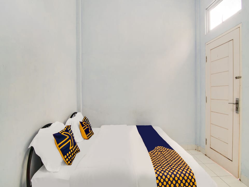Double Room | Laptop workspace, free WiFi, bed sheets