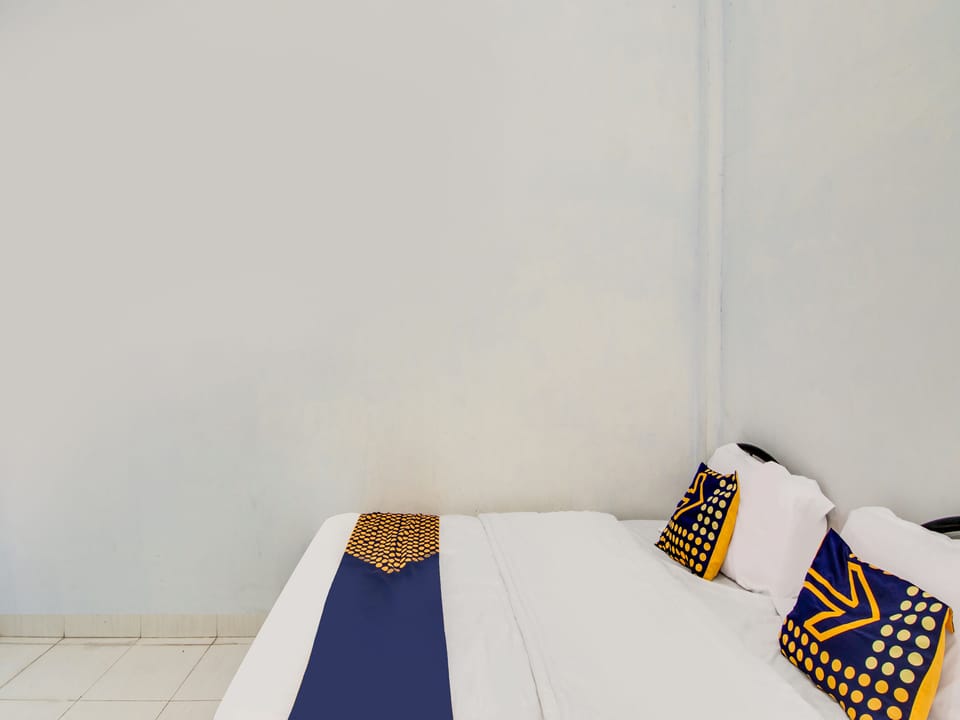 Double Room | Laptop workspace, free WiFi, bed sheets