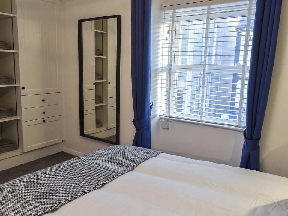 Double bedroom | Low Quay Cottage, Conwy